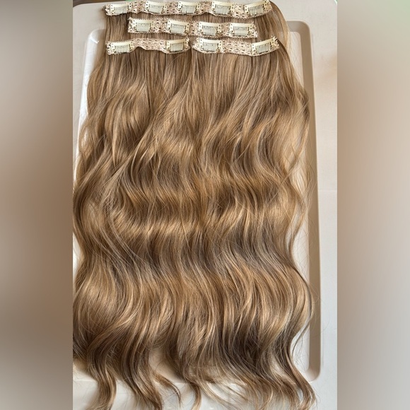 Human hair blend Clip In Light Brown Hair Extensions 20 In Wavy Hair - Picture 3 of 6